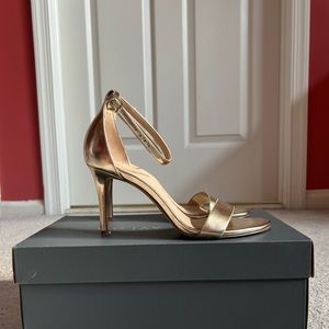 Beautiful gold strapped Aldo heels (Size: 6.5)